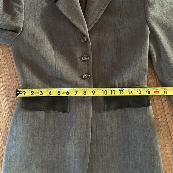 Jones New York tan blazer with brown velvet contrast  collar - Picture 7 of 7